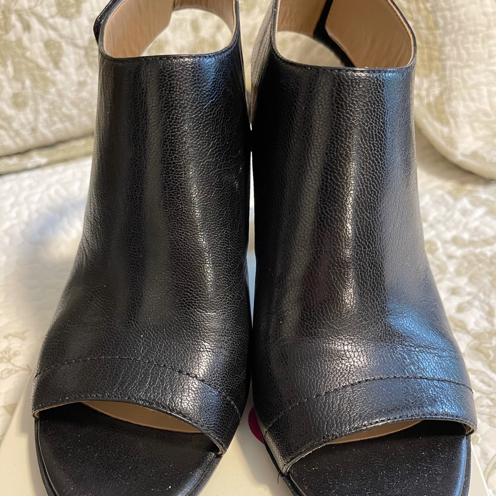 Naturalizer Black Leather Sandals